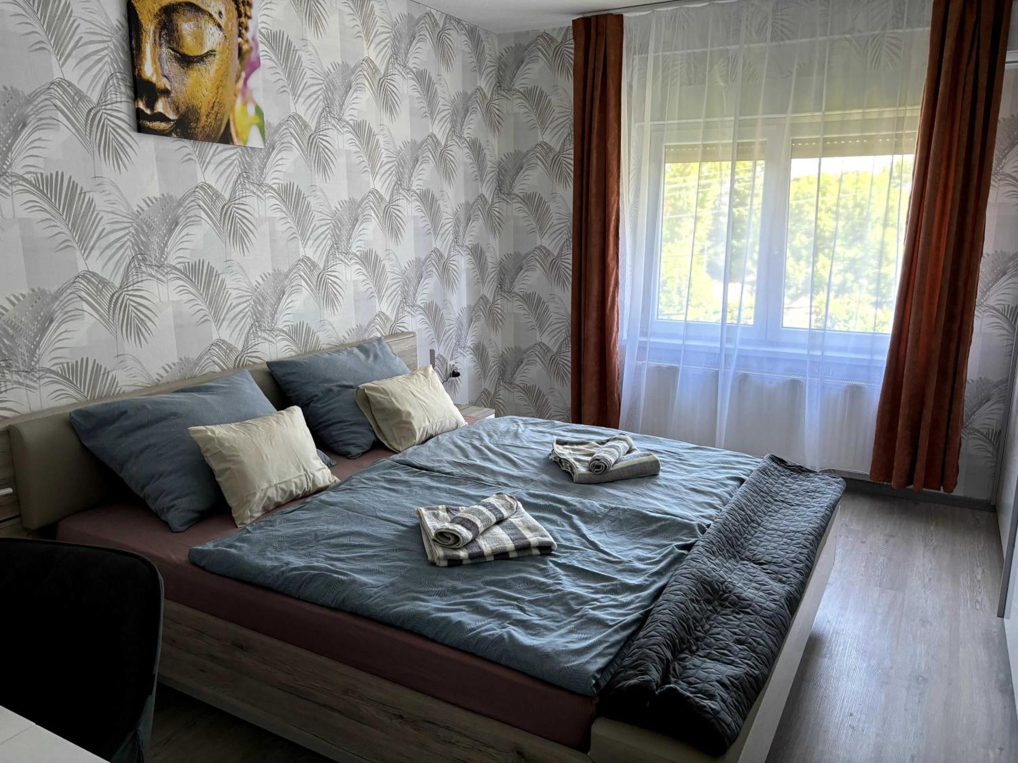 By The Center Apartman Balatonalmádi Kültér fotó